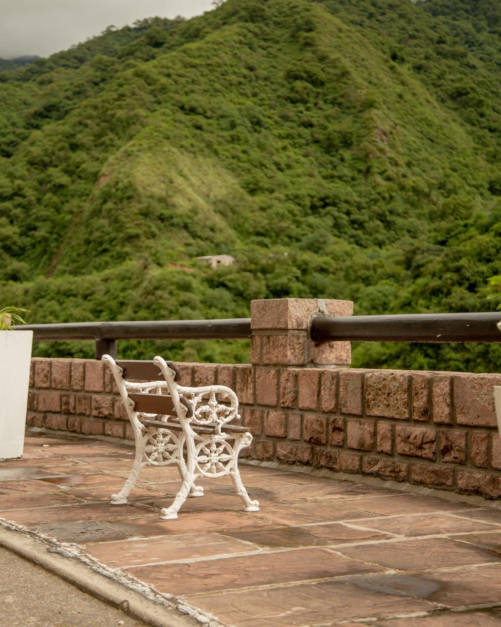 Hotel Spa Termas De Reyes サンサルバドールデフフイ エクステリア 写真