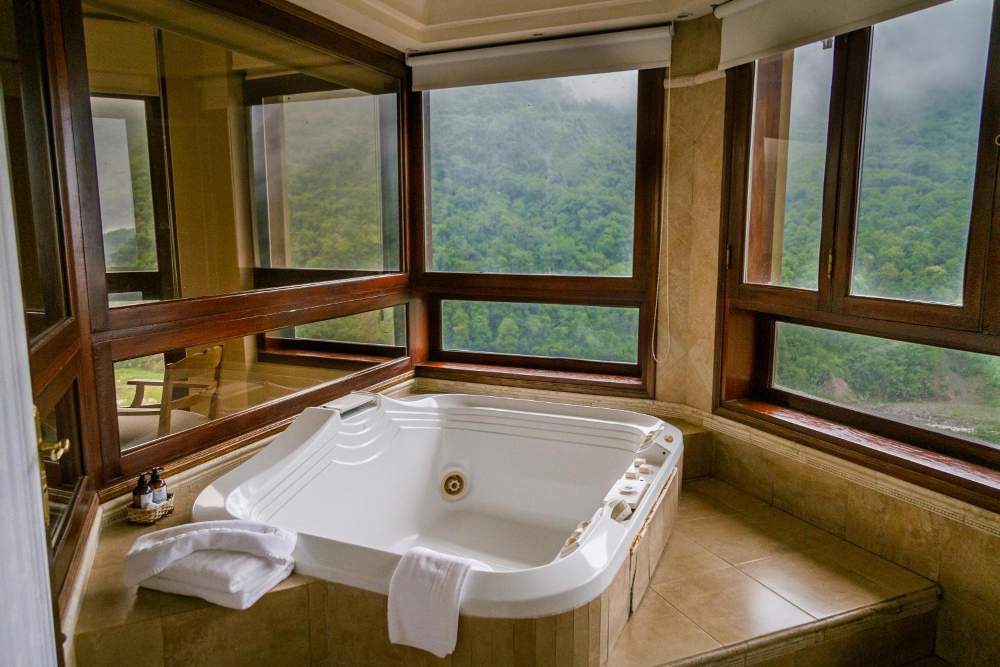 Hotel Spa Termas De Reyes サンサルバドールデフフイ エクステリア 写真