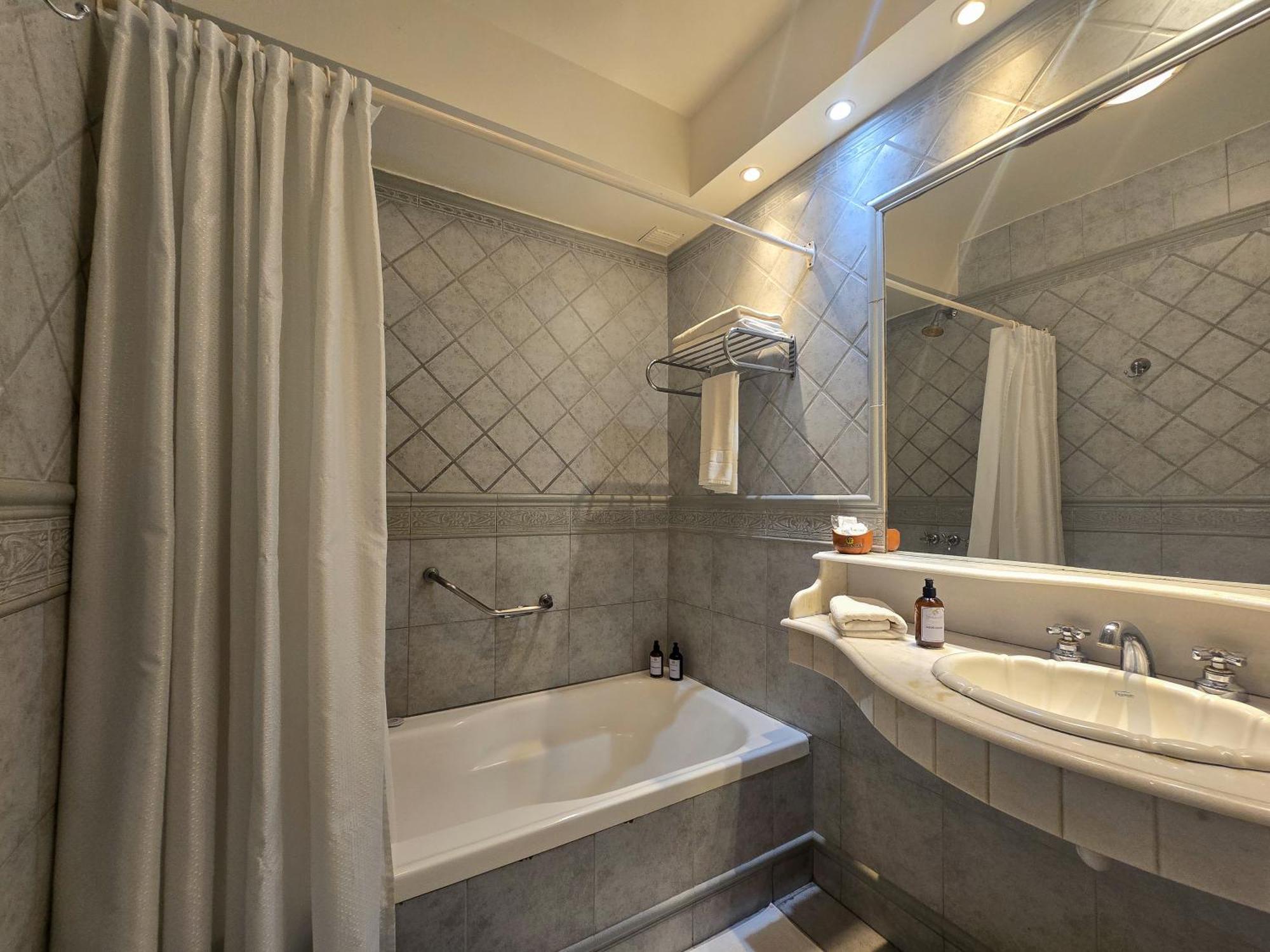 Hotel Spa Termas De Reyes サンサルバドールデフフイ エクステリア 写真